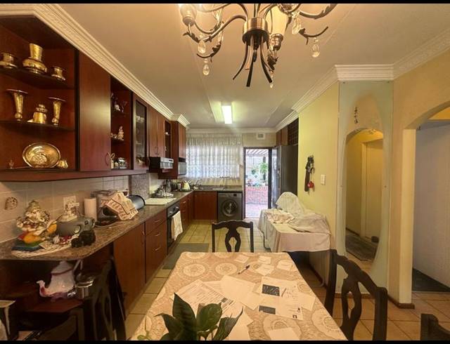 2 BEDROOM SIMPLEX FOR SALE IN MONTCLAIR